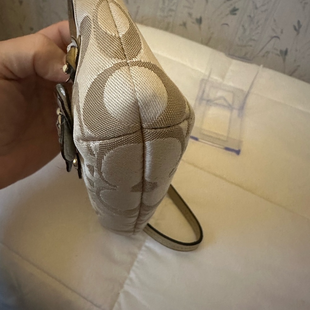 Coach Cream Monogram Wristlet with Floral Appliqué Flowers - Picture 8 of 16